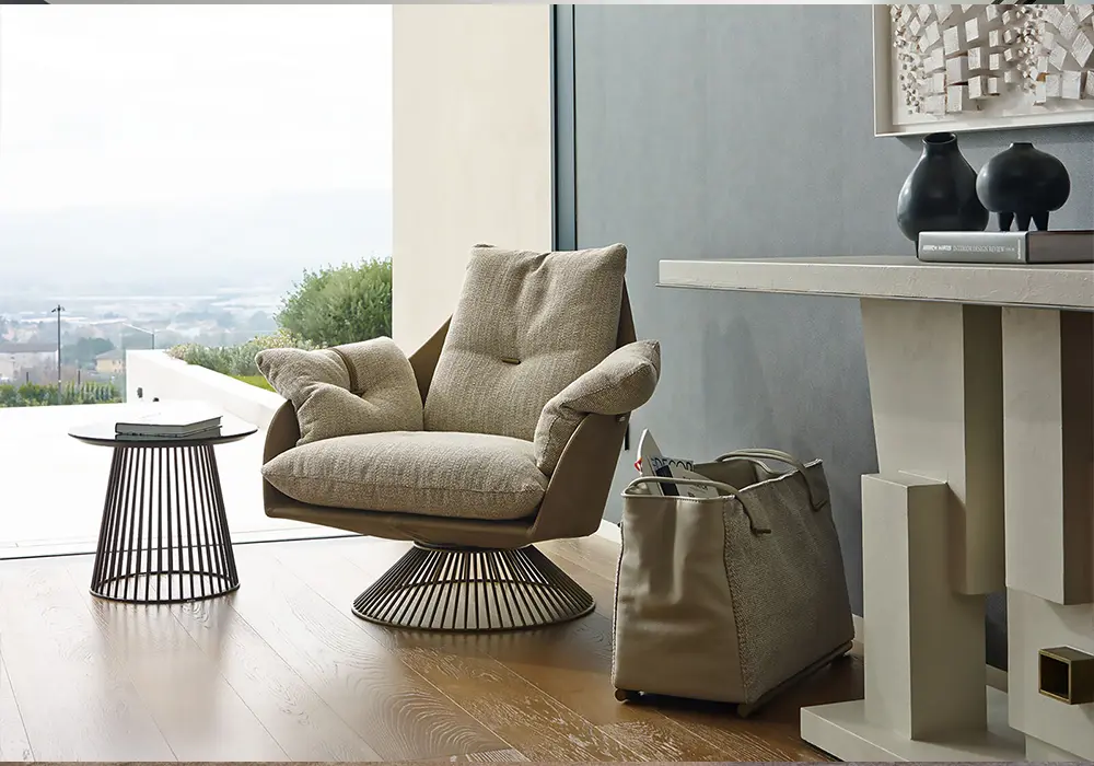 Gloss Rotating Armchair